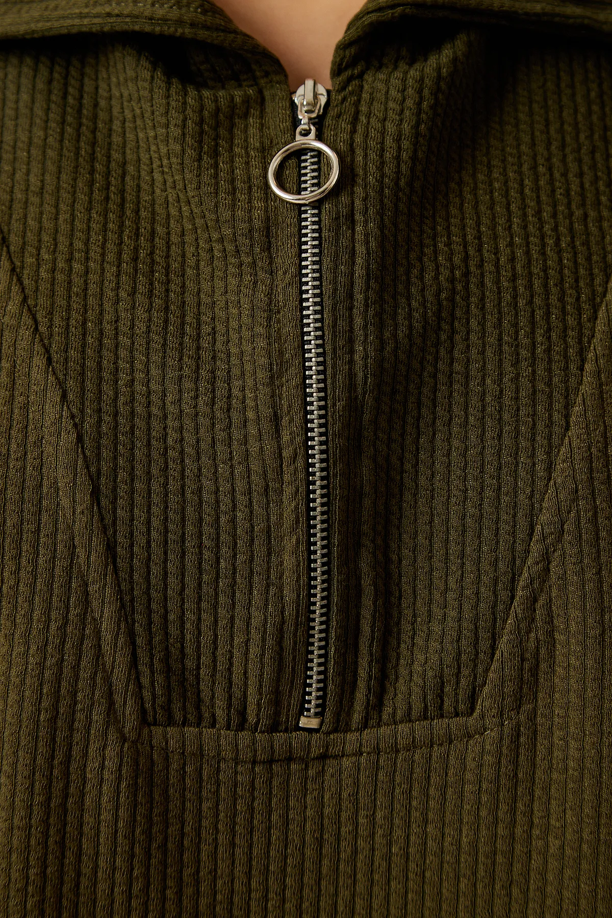Happiness İstanbul  Damen-Set aus schnurgebundener Strickbluse und Hose in Khaki EW00004