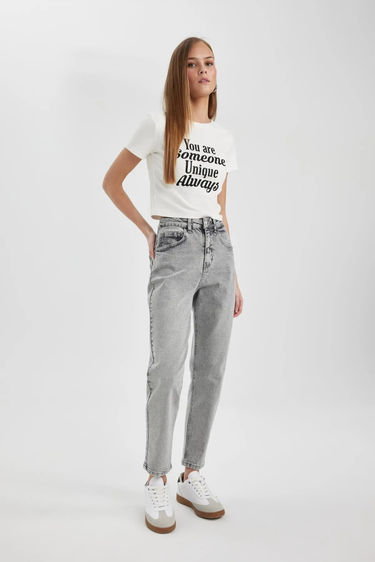DeFacto  Lina Comfort Mom Fit Hohe, bequeme Passform, leichte, schmale, knöchellange Jeanshose B7039ax24sp
