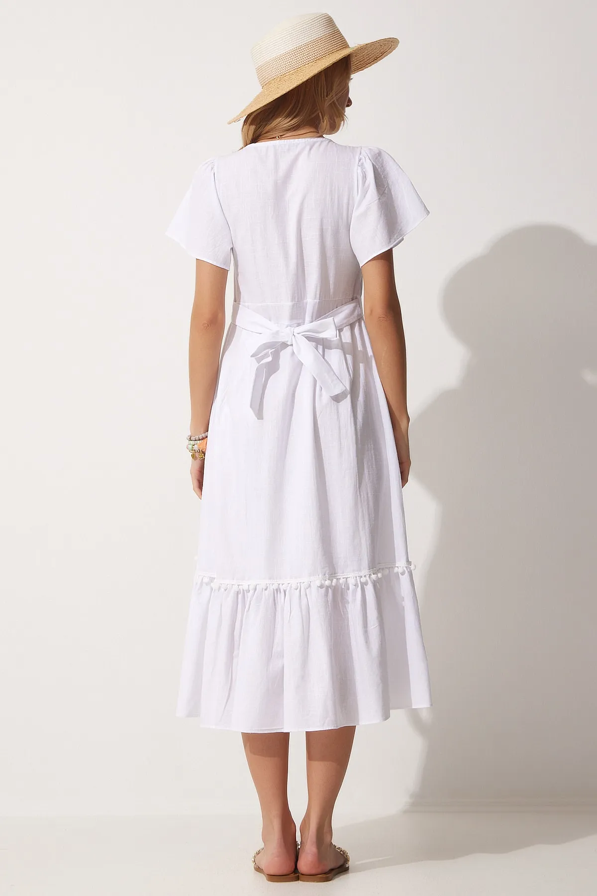 Happiness İstanbul  Weißes Leinenkleid mit quadratischem Kragen für Damen JH00046