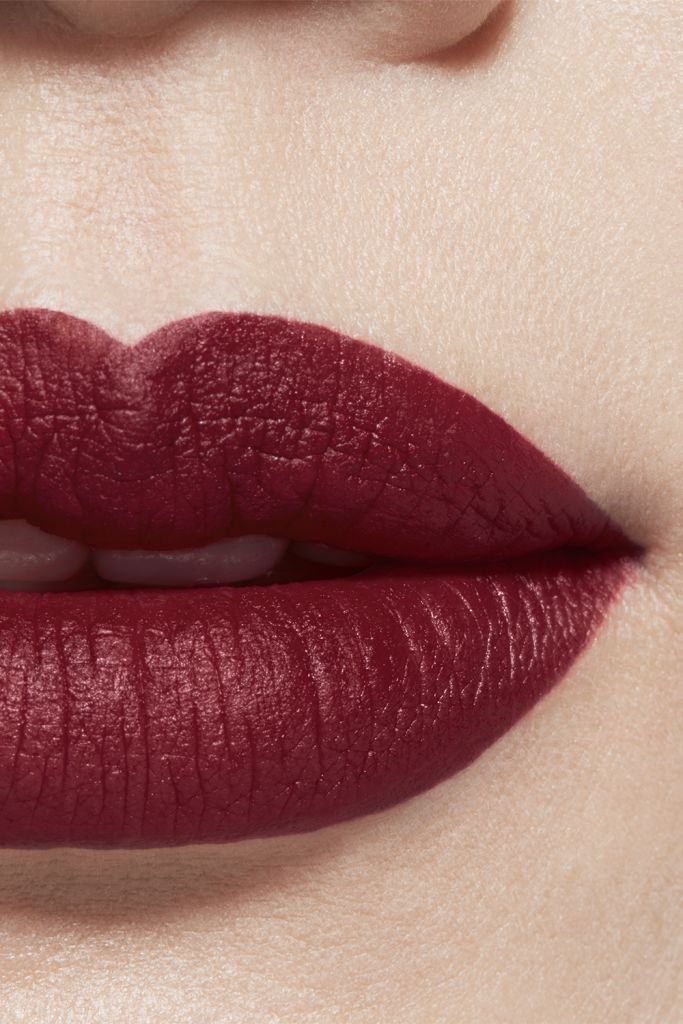 CHANEL ROUGE ALLURE VELVET MATTIERENDER LIPPENSTIFT MIT HOHER FARBINTENSITÄT