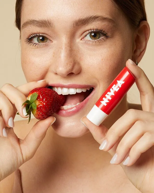NIVEA LÆBEPRODUKT Jordbærlæbestift