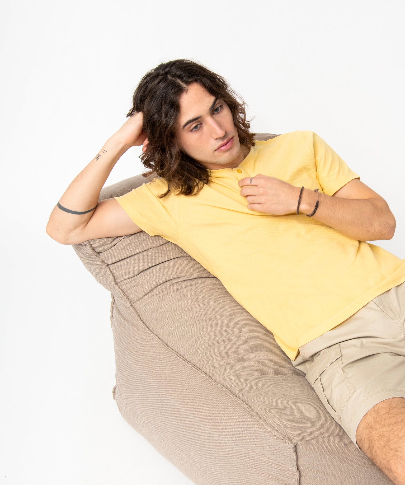 Tee-shirt homme col tunisien en maille texturée jaune | GEMO