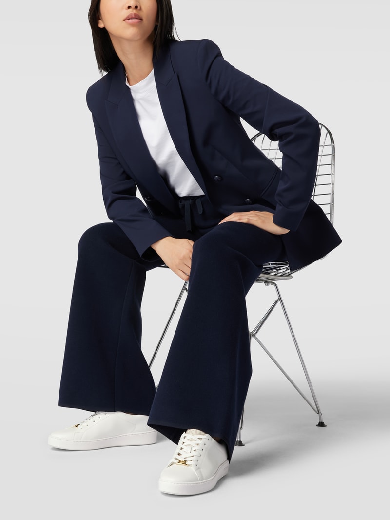 Sneaker aus echtem Leder mit Kontrastbesatz in offwhite