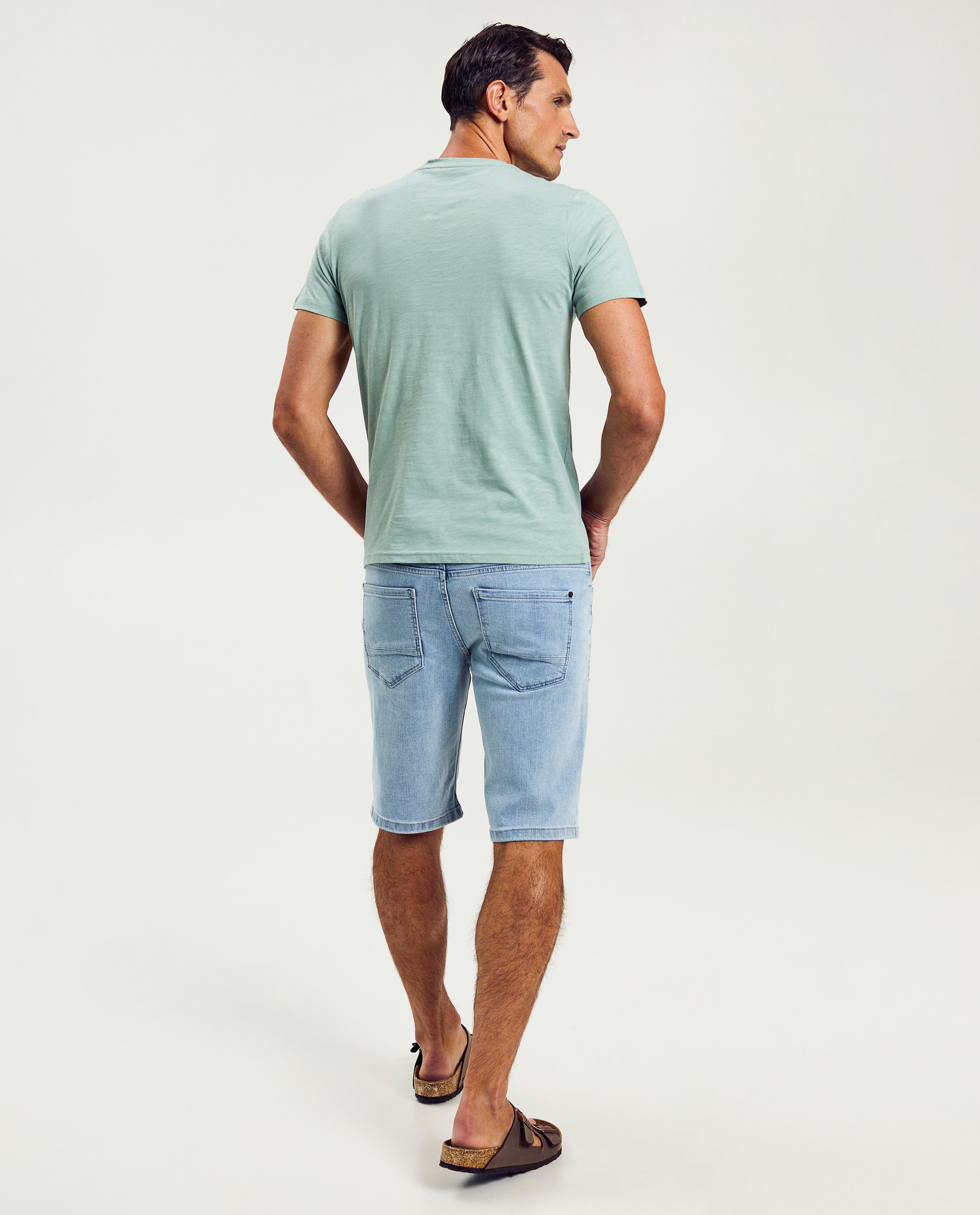 Pantaloni scurți din denim Quarterback Blue, croială slim fit, albastru deschis