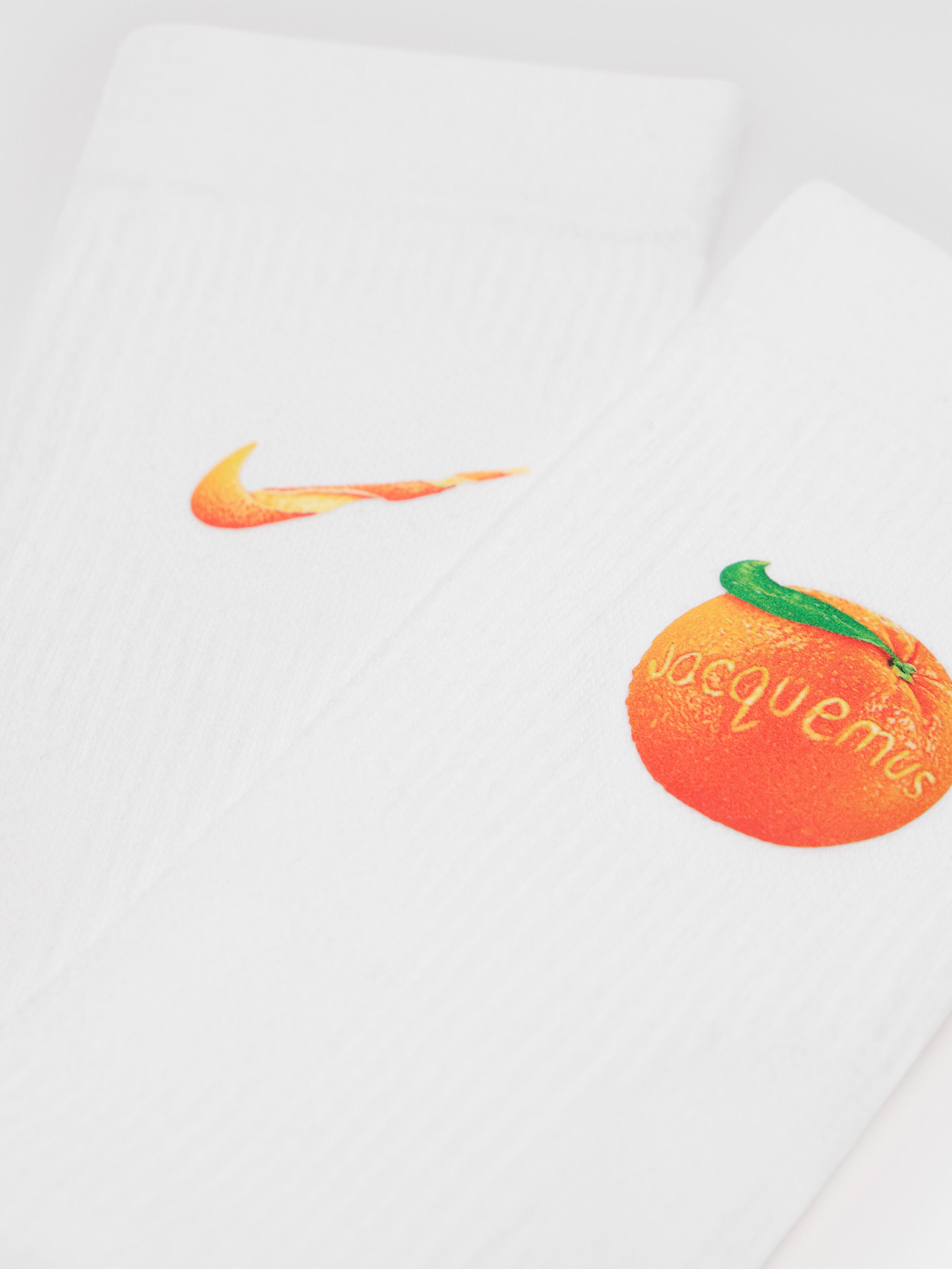 Les chaussettes JACQUEMUS + NIKE