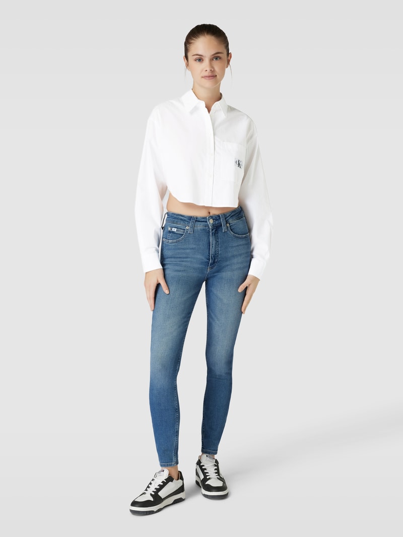 Cropped Bluse mit Label-Patch in weiss