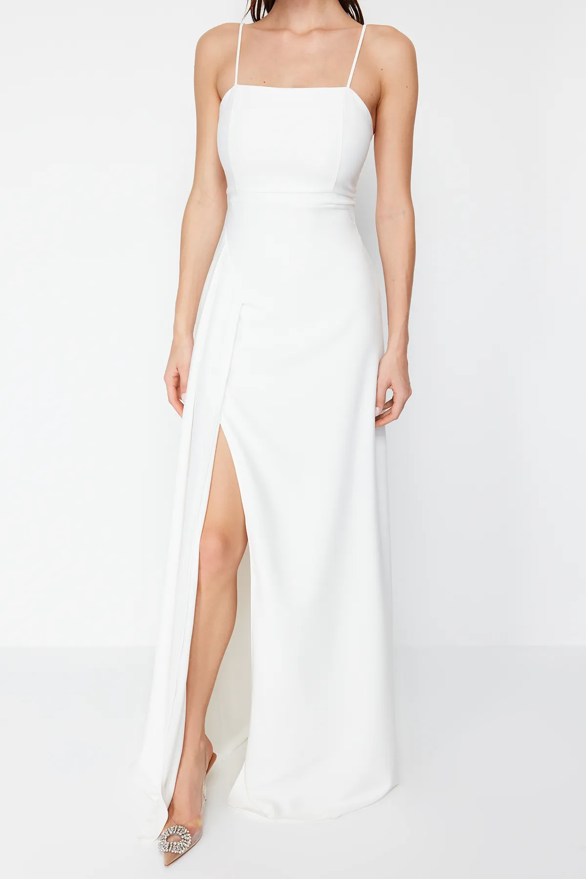 Trendyol Collection  Weißes, gerades, gerades, gewebtes Abend- und Heimkehrkleid in Weiß TPRSS19FZ0511