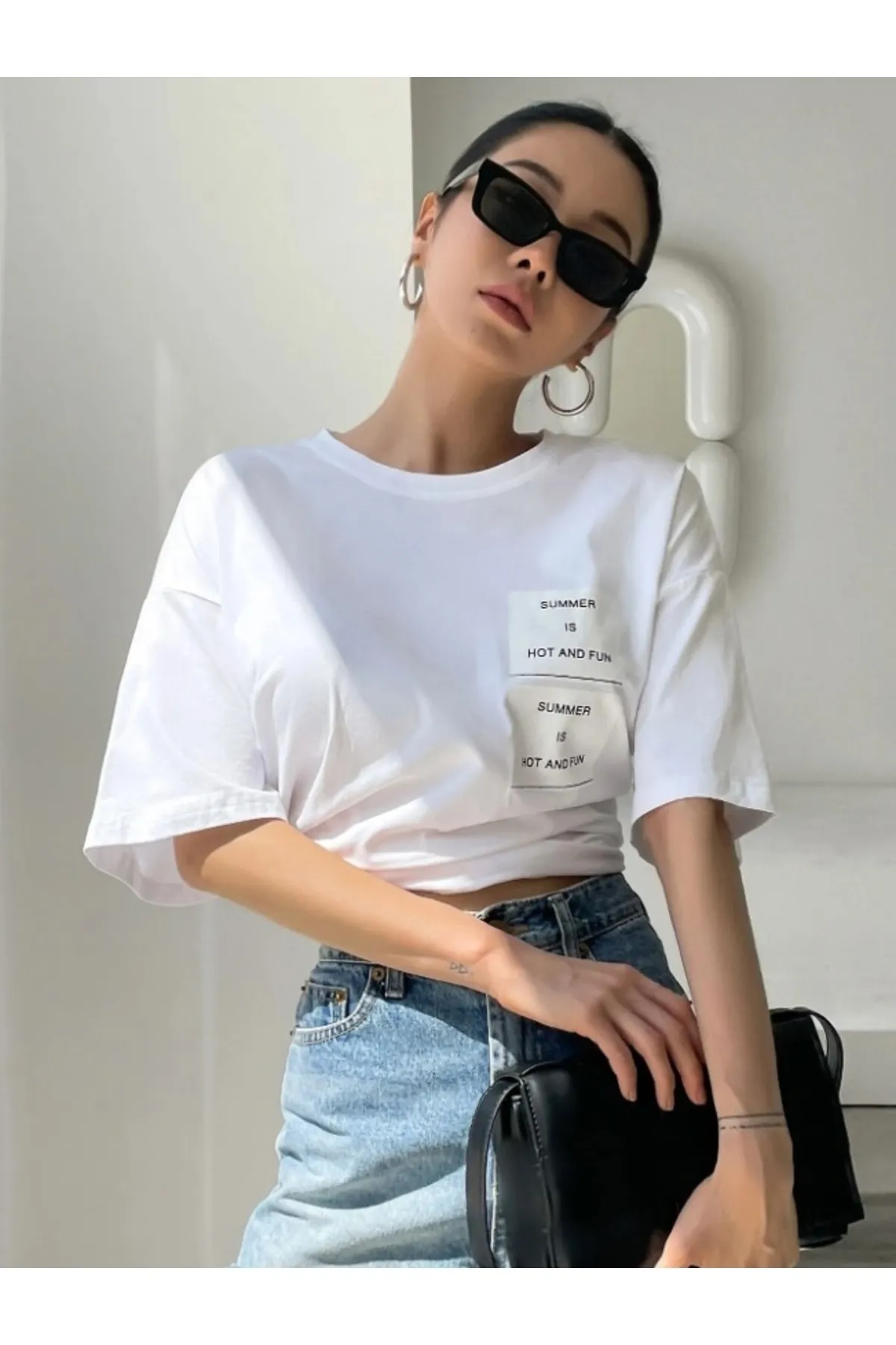 MOONBULL  Übergroßes weißes „Hot And Fun“-T-Shirt mit Aufdruck