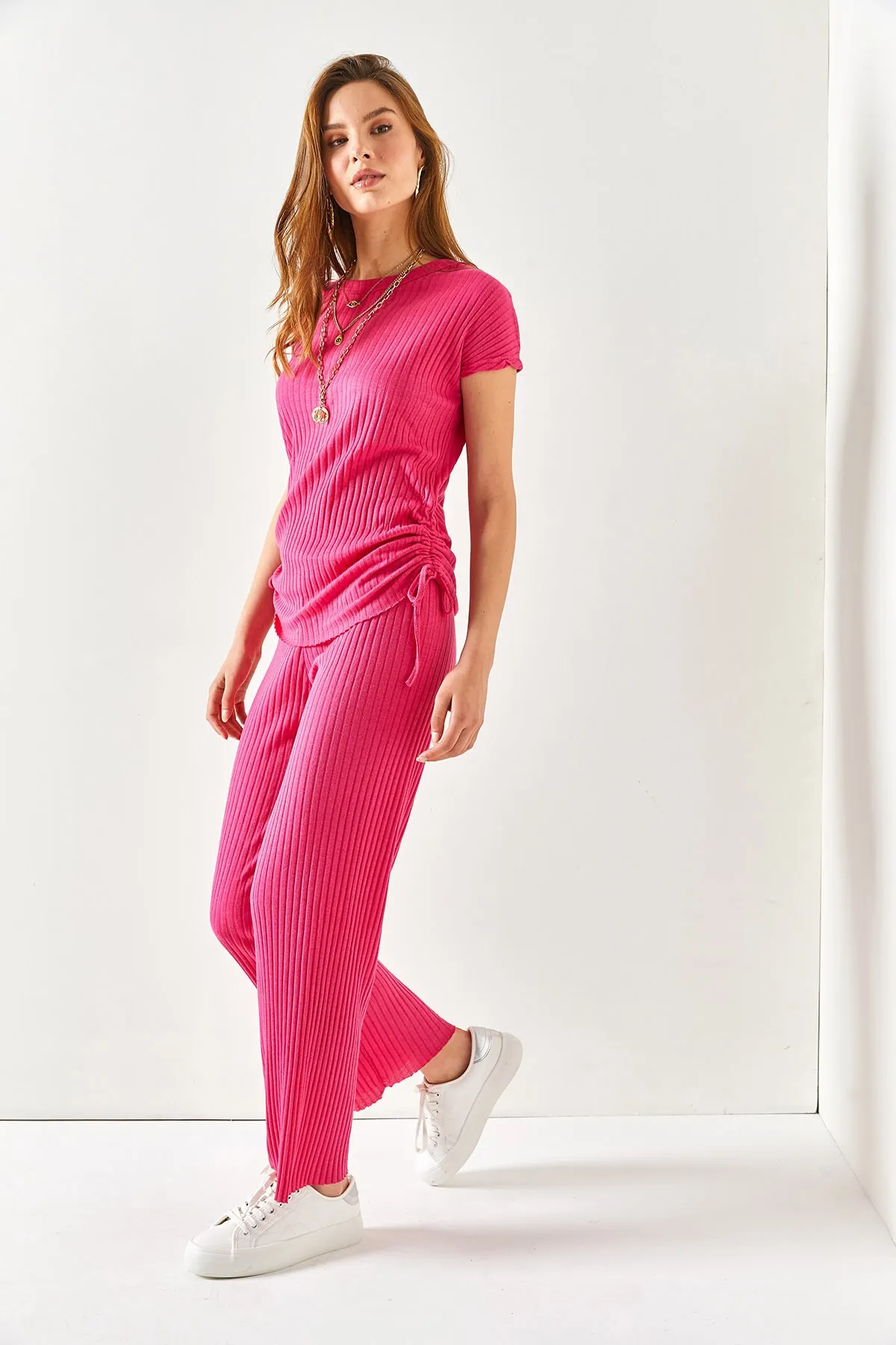 Olalook  Fuchsiafarbenes Set aus Bluse und Palazzo-Hose mit geraffter Seite für Damen TKM-19000196
