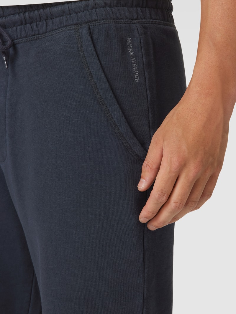 Shorts mit seitlichen Eingrifftaschen in dunkelblau