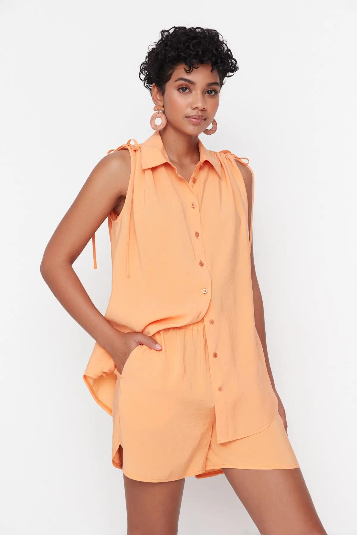 Trendyol Collection  Orange gewebte Shorts TWOSS22SR00153
