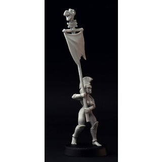 Greek Amazon Standard-bearer (28 mm)