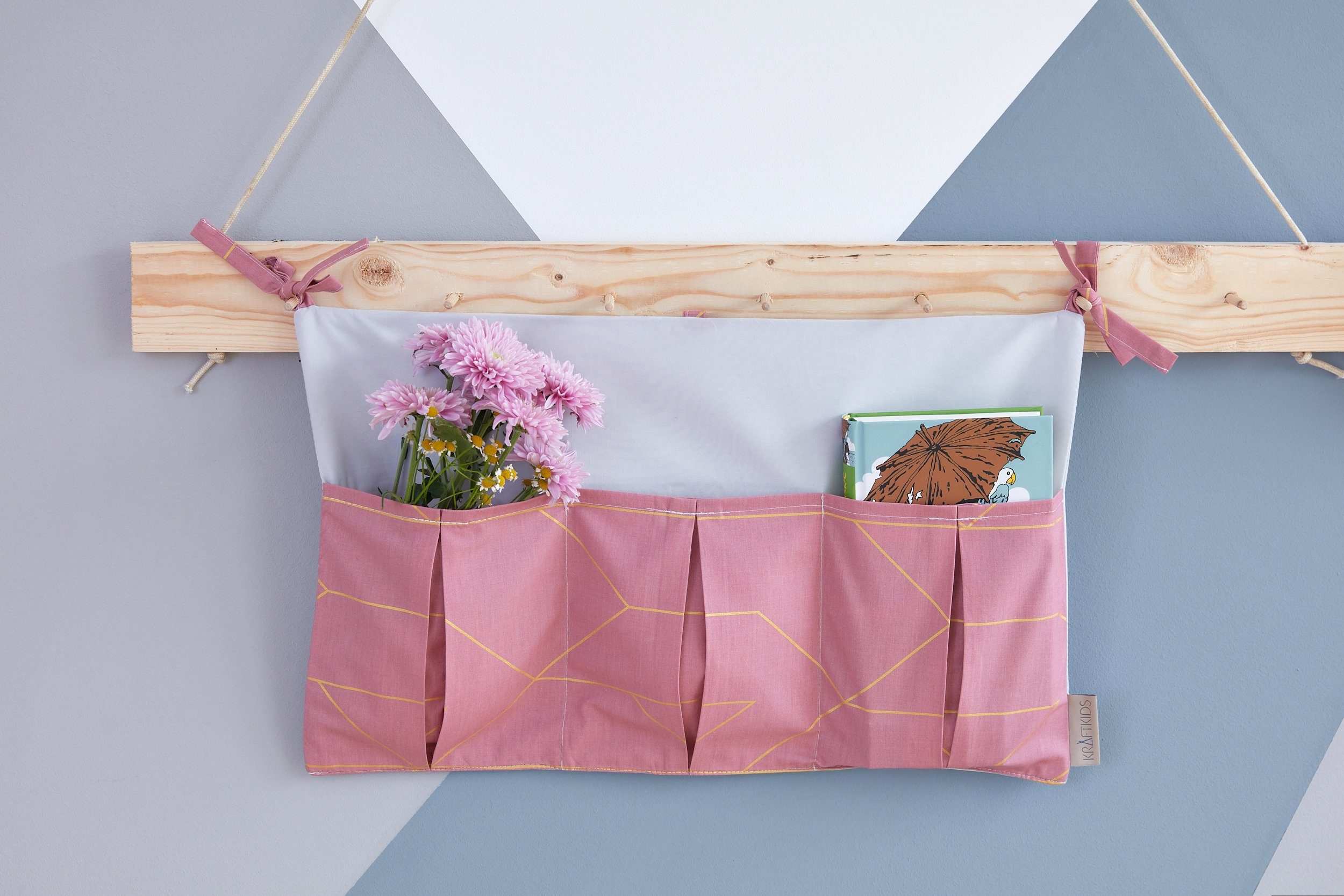KraftKids Betttasche goldene Linien auf Rosa, mit drei Fächern, innen mit Polyestervlies versteift
