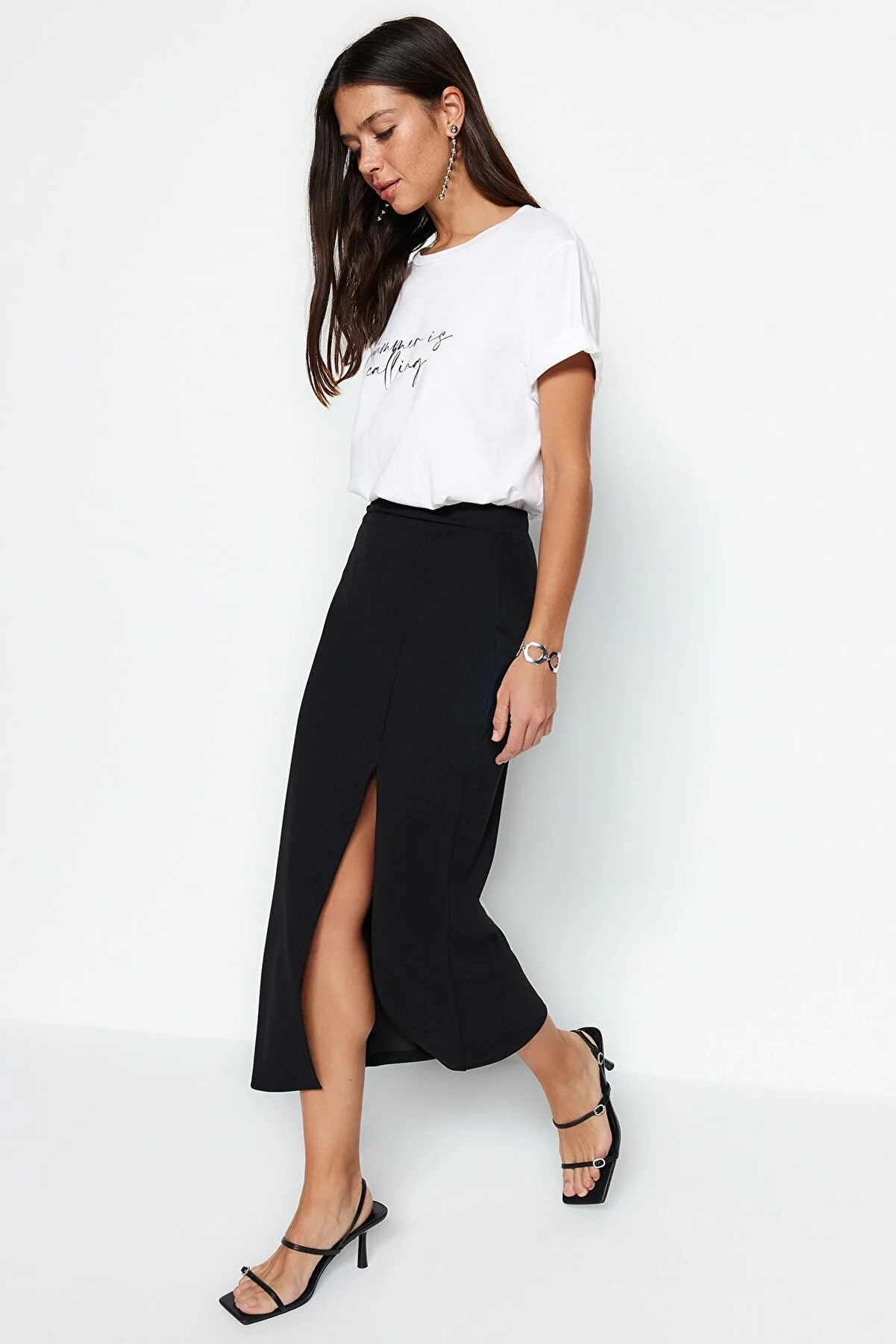 Trendyol Collection  Schwarzer eleganter Maxirock aus Crêpe mit Schlitz und hoher Taille aus Stretch-Strick TWOSS23ET00351