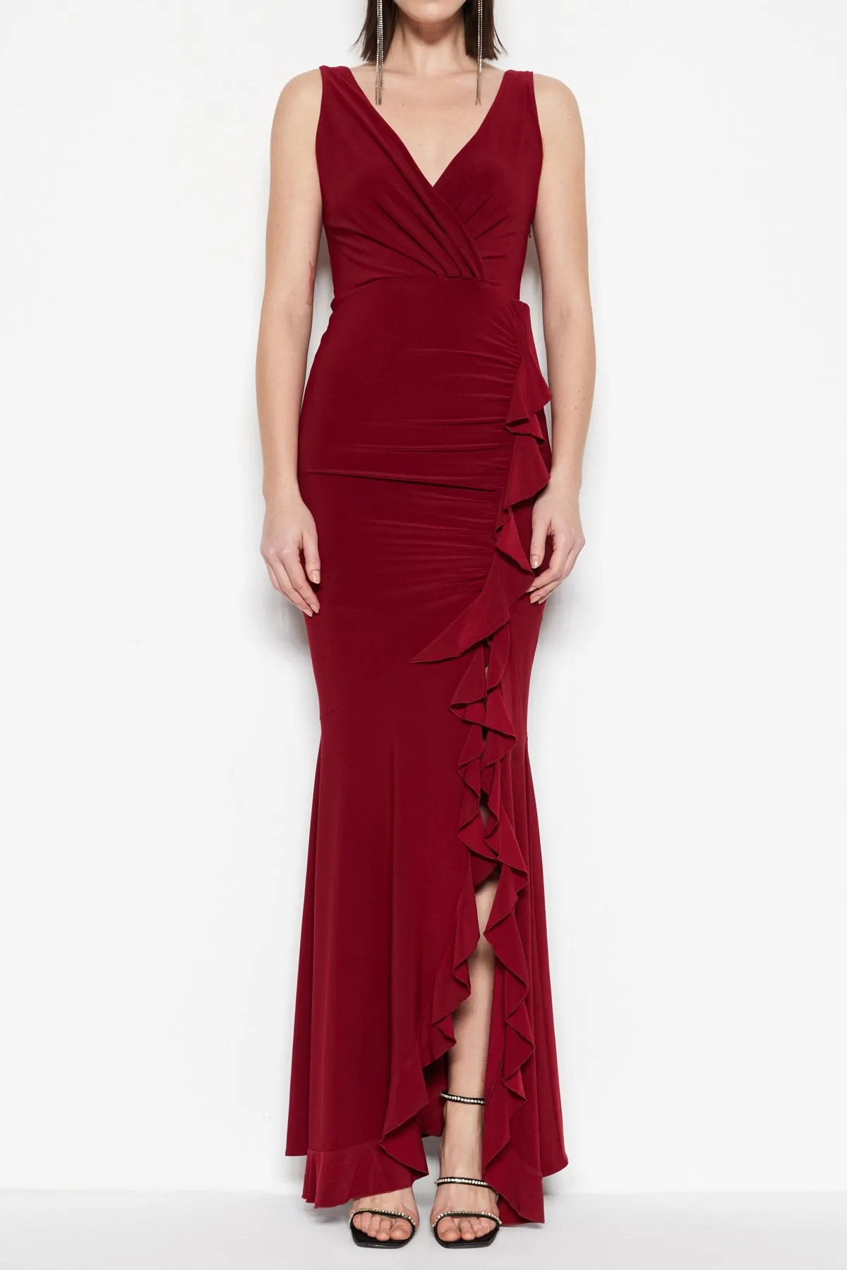Trendyol Collection  Burgunderrotes, figurbetontes, gefüttertes, gestricktes, langes Abendkleid mit Volant TPRSS19UT0026