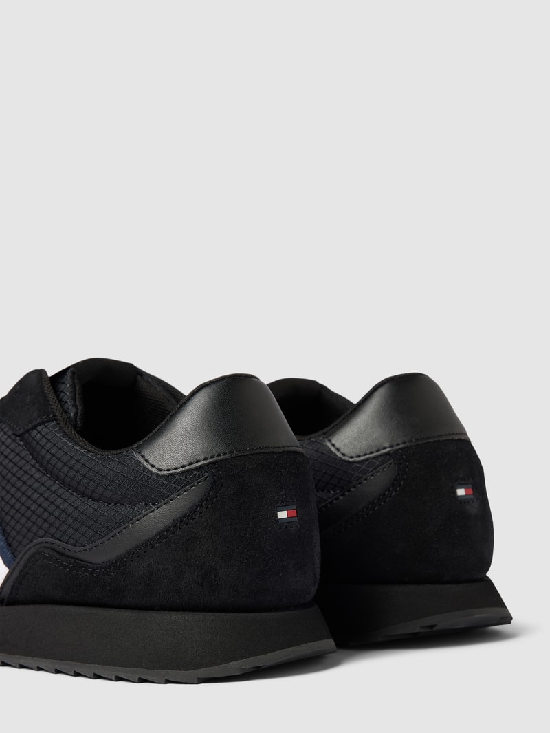 Sneaker mit Label-Detail Modell 'RUNNER EVO' in schwarz