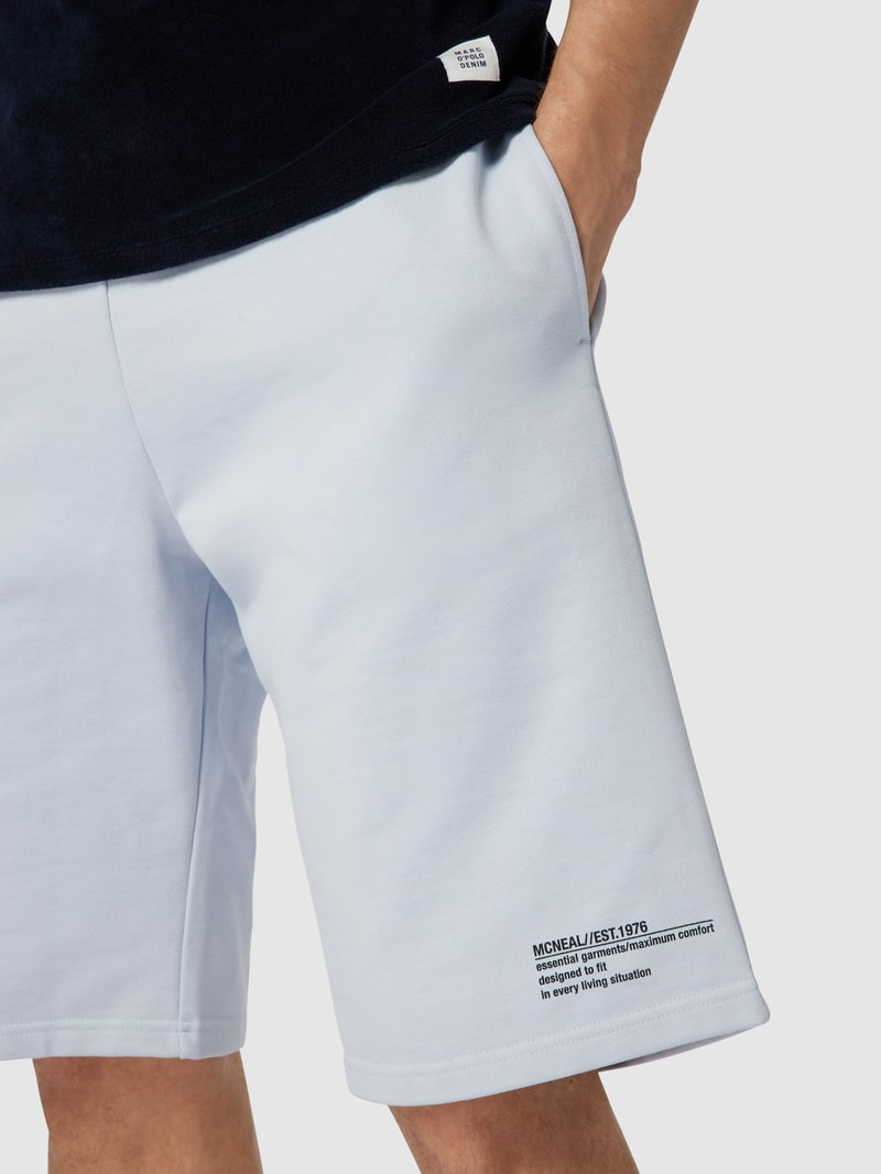 Sweatshorts mit Label-Print in ozean blau