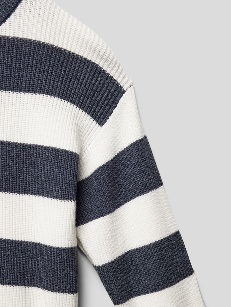 Strickpullover mit Rundhalsausschnitt in blau