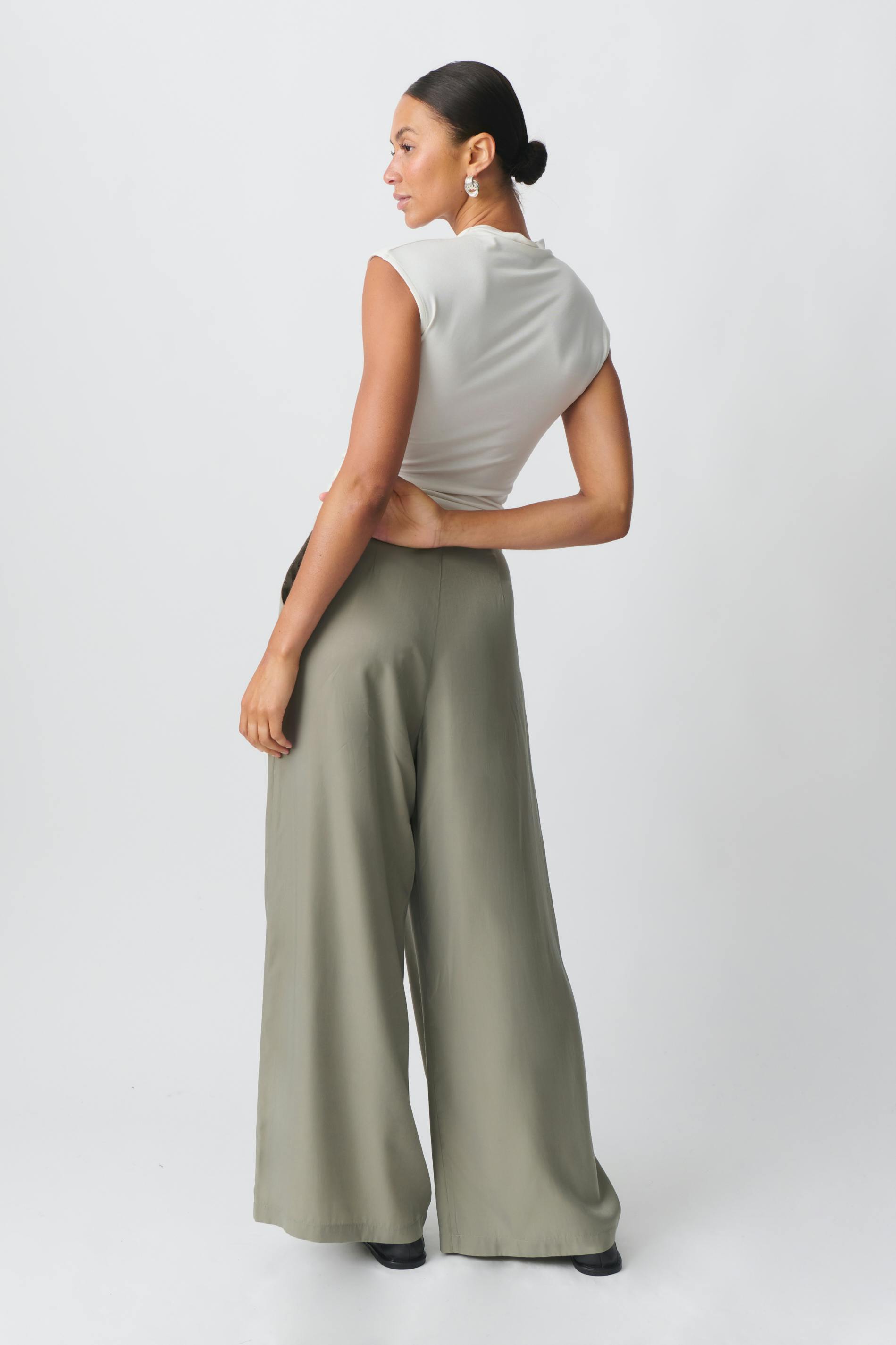 Fluid wide trousers