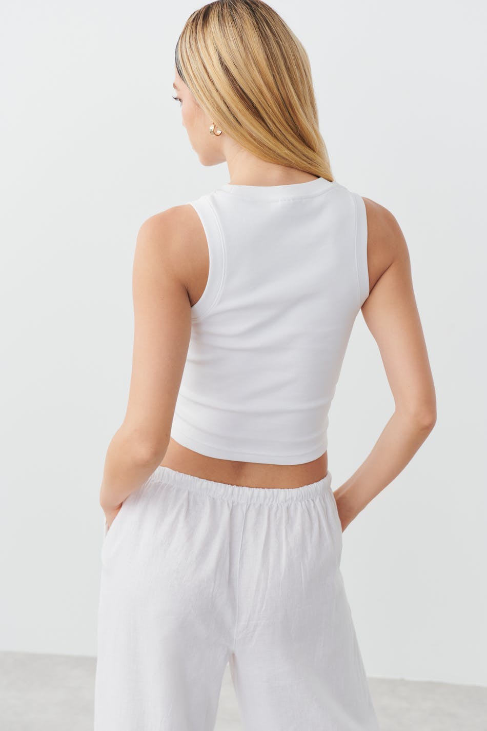 Cropped stretch tank