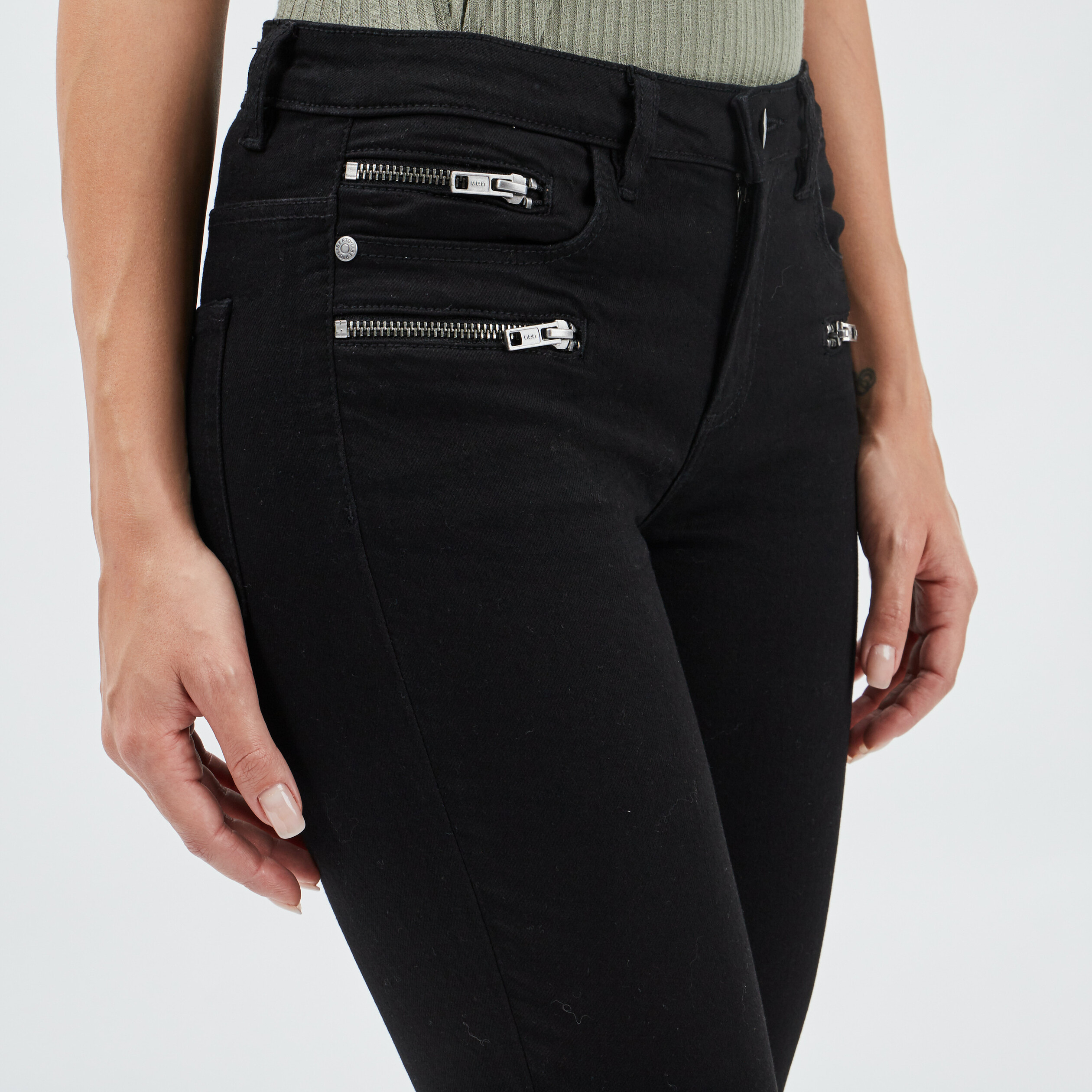 Pantalon skinny détails zippés noir femme | La Halle