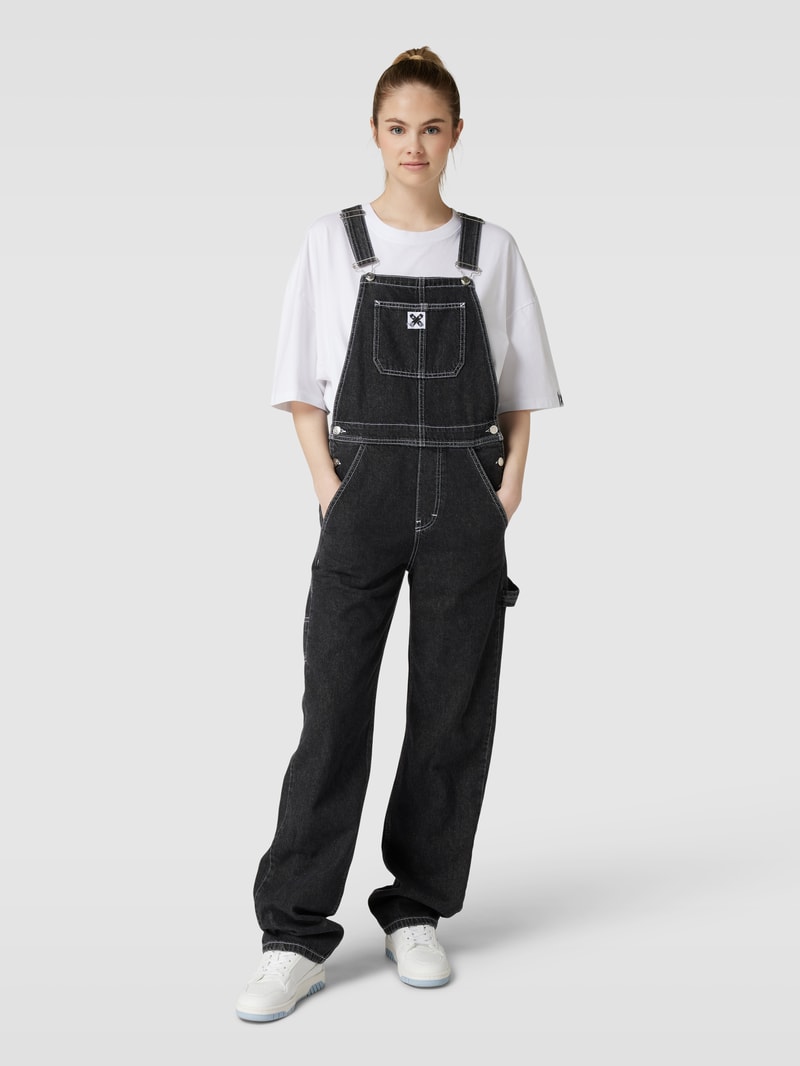 Latzhose mit Label-Detail in schwarz