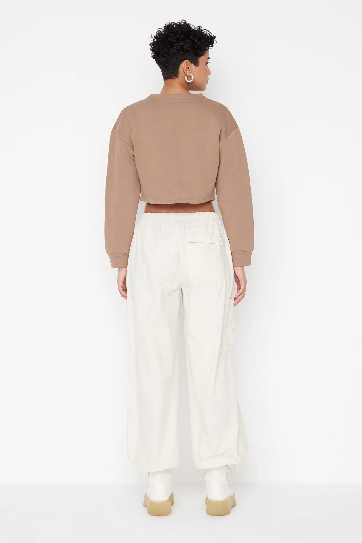 Trendyol Collection  Beige Jogginghose mit normaler Taille und Taschendetail TWOAW23JE00740/Beige