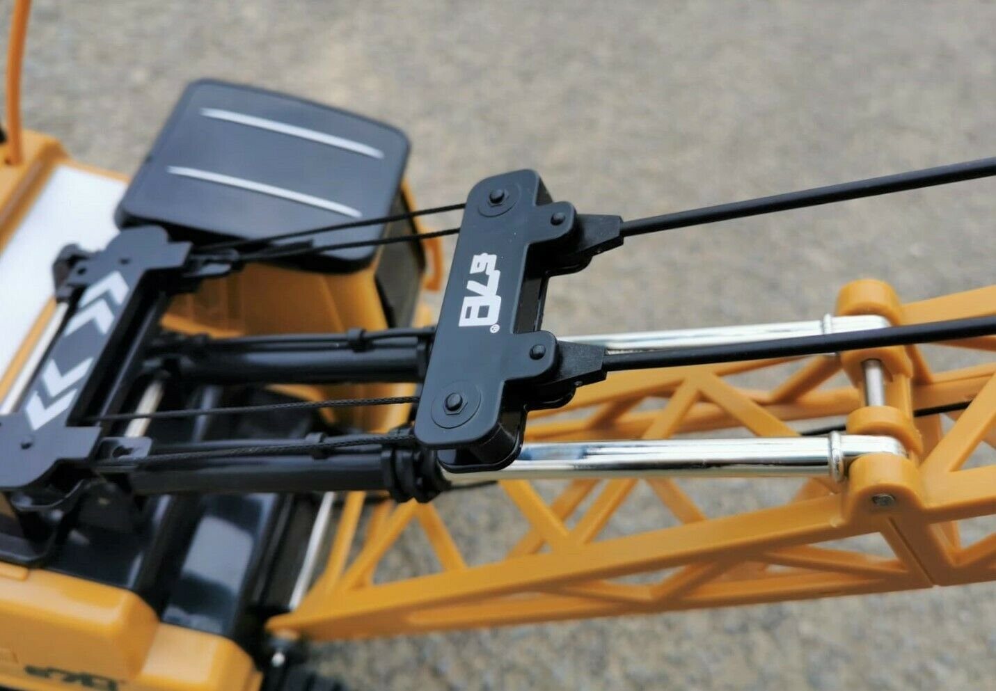 BruKa RC-Kran RC Raupenkran TOPLIFTER ferngesteuerter Baukran Kran Baufahrzeug