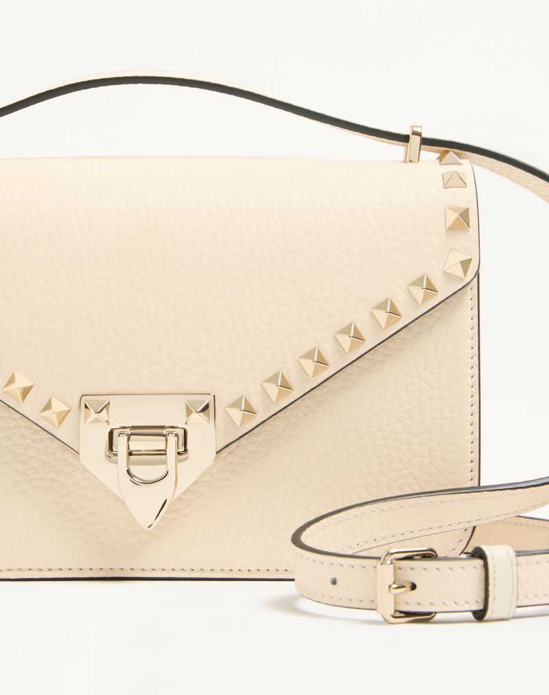 Valentino Garavani Rockstud Lille Skuldertaske i Kornet Kalveskind