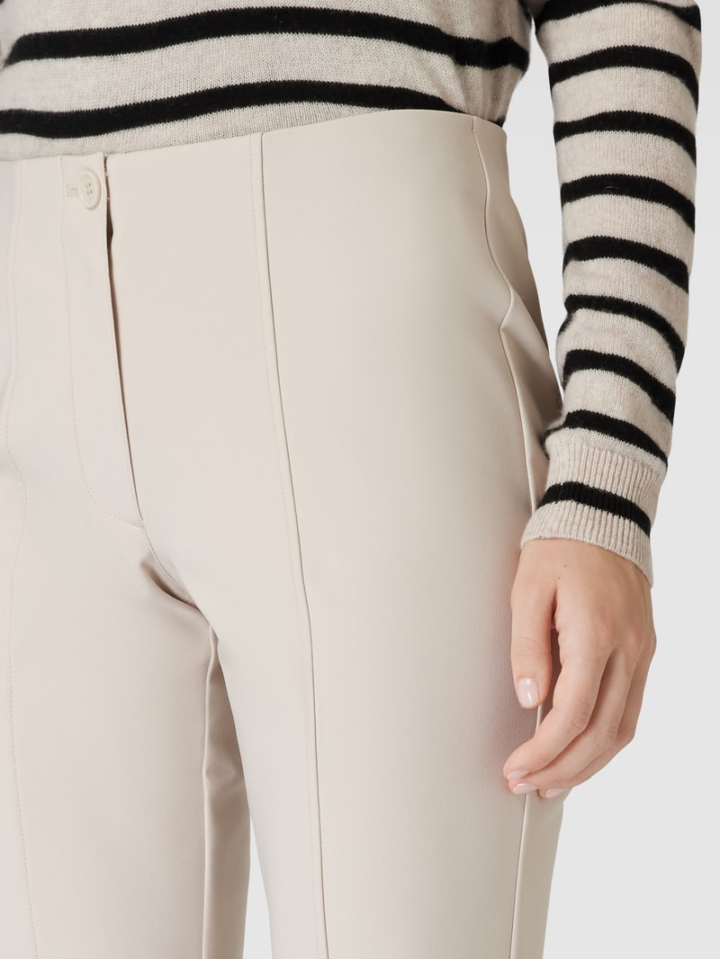 Stoffhose mit Paspeltaschen am Gesäß in sand