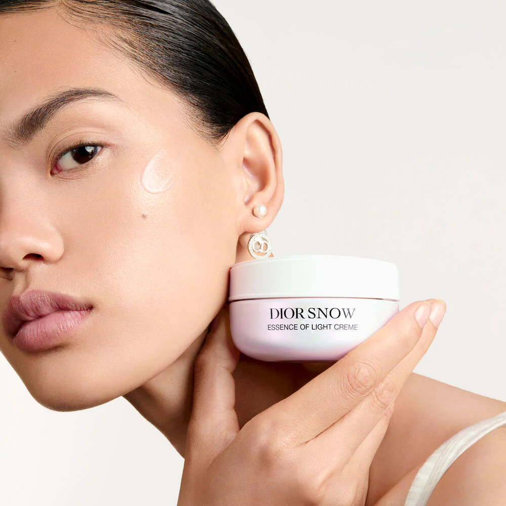 Dior Snow Essence of Light Creme - dnevna krema za posvjetljivanje, dnevna krema protiv nepravilnosti