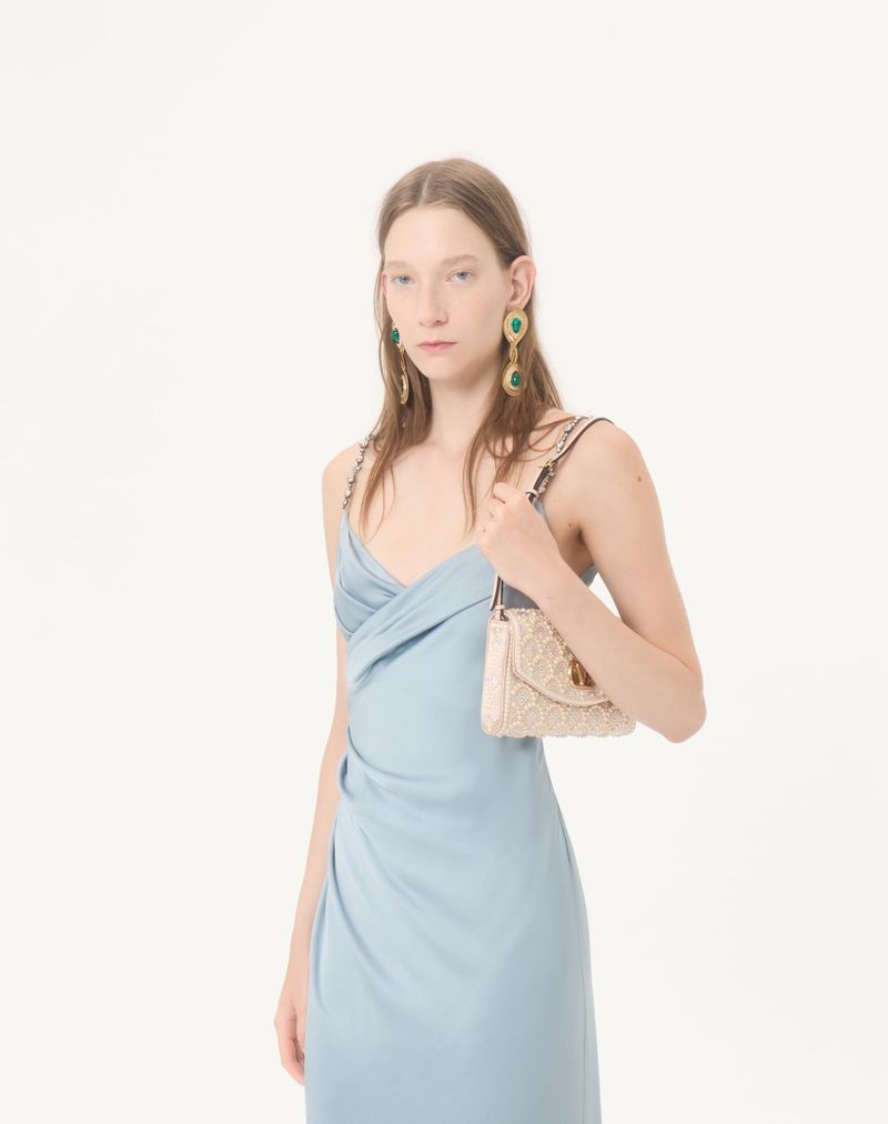 Vestido longo em cetim bordado