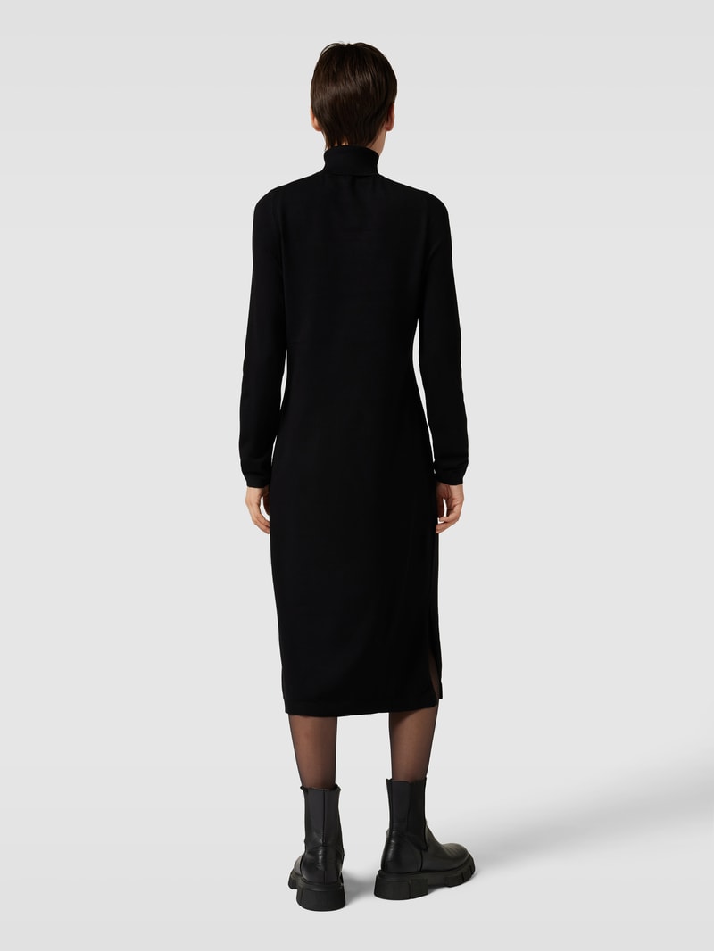 Strickkleid mit Rollkragen in schwarz