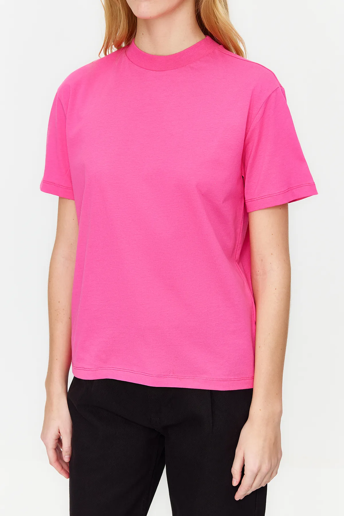 Trendyol Collection  Dunkelrosa Basic-Strick-T-Shirt aus 100 % Baumwolle mit Stehkragen TWOAW20TS0096