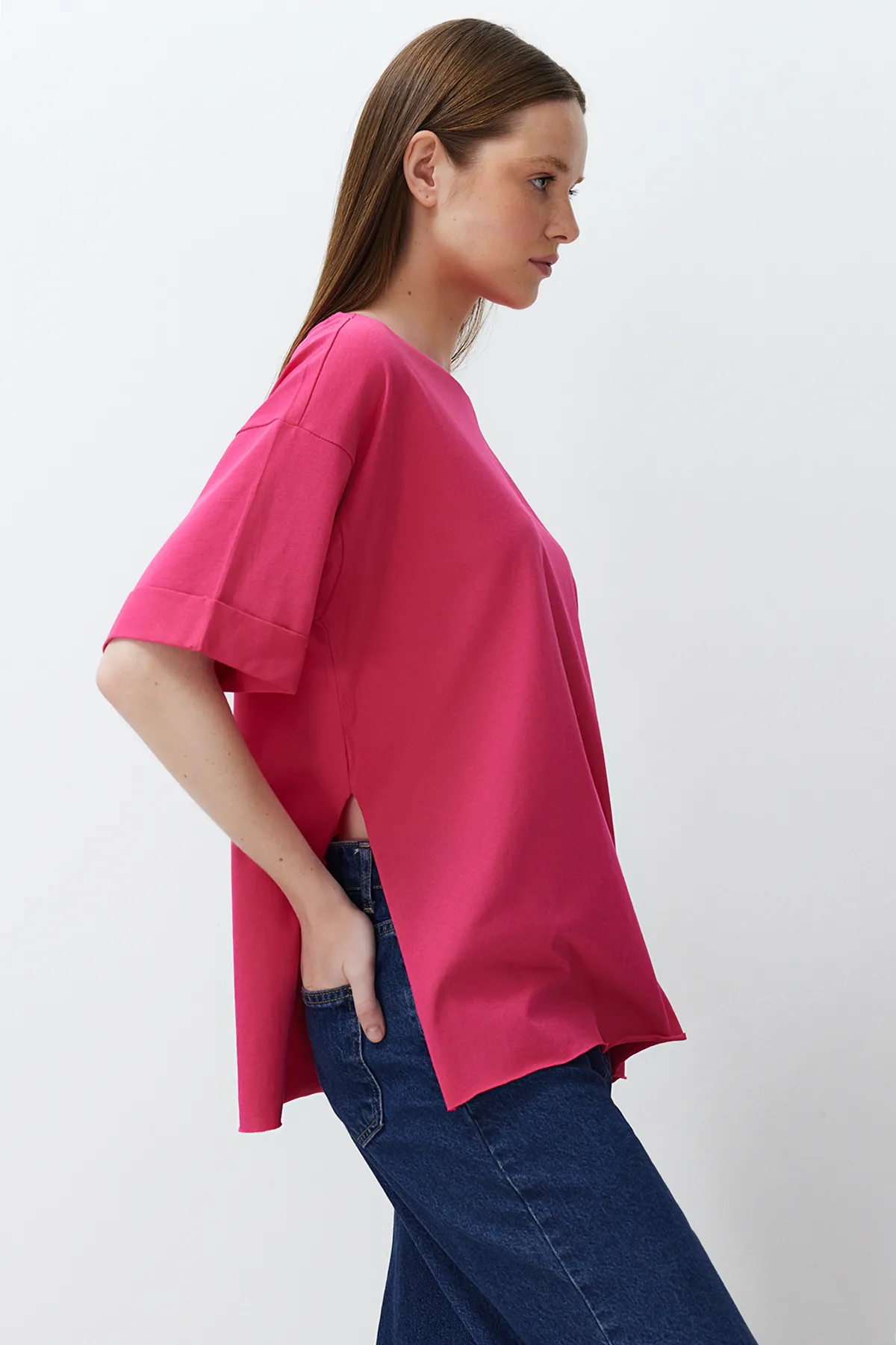 Trendyol Collection  Rosa, 100 % Baumwolle, zweiarmig, asymmetrisches Boyfriend-Strick-T-Shirt TWOSS20TS0828