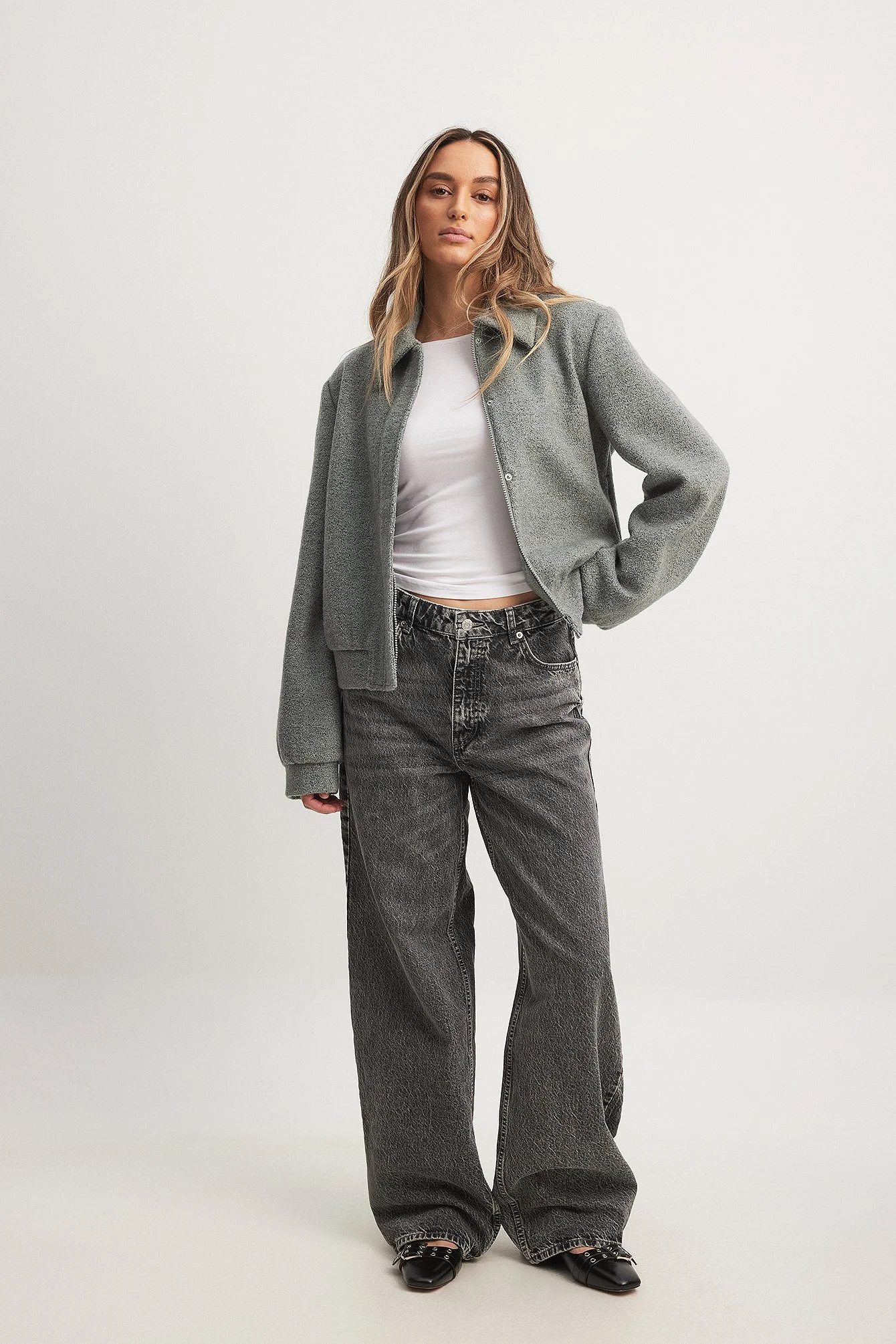 Weite Jeans mit tiefer Taille