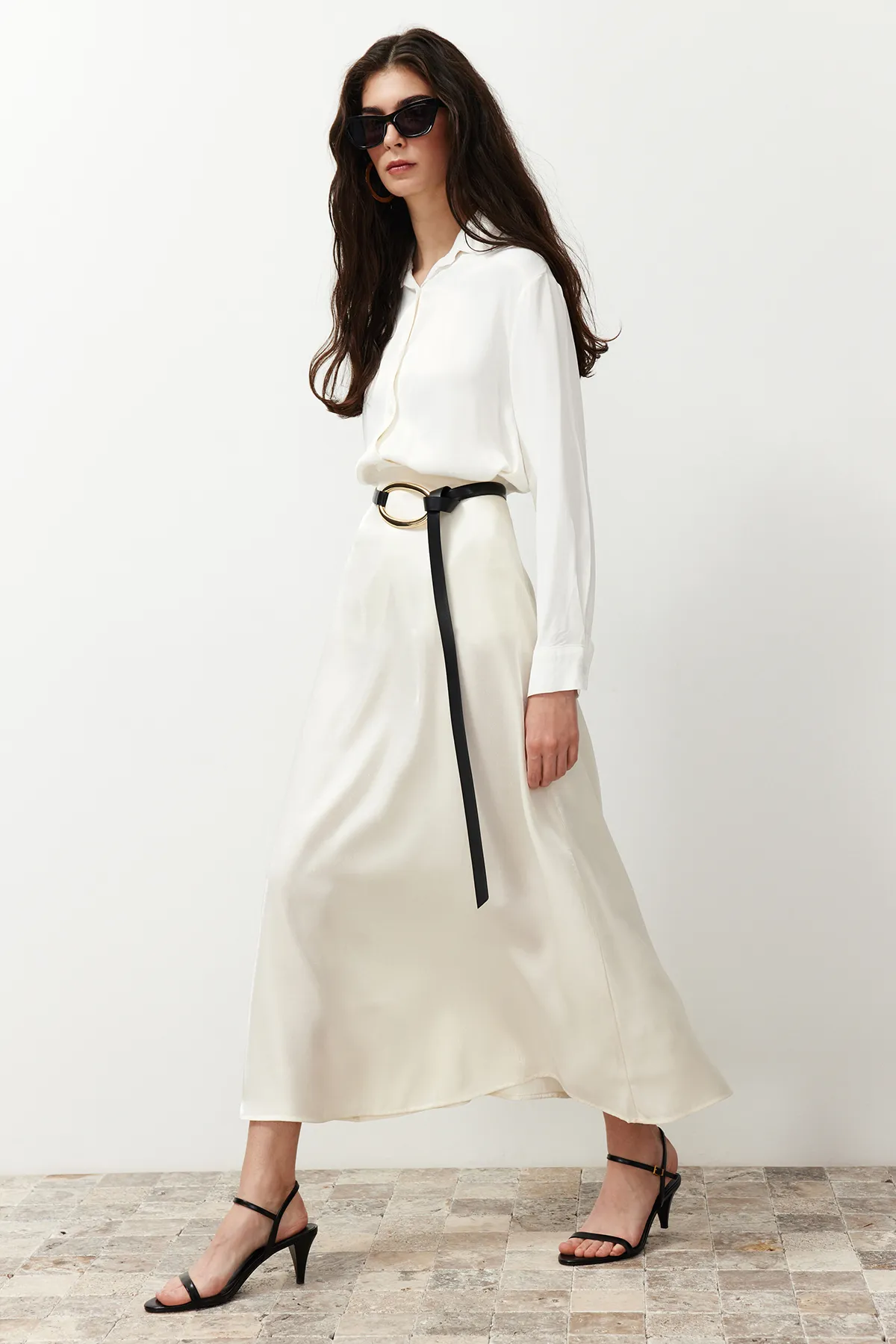 Trendyol Modest  Cremefarbener gewebter Satinrock TCTSS24EE00017