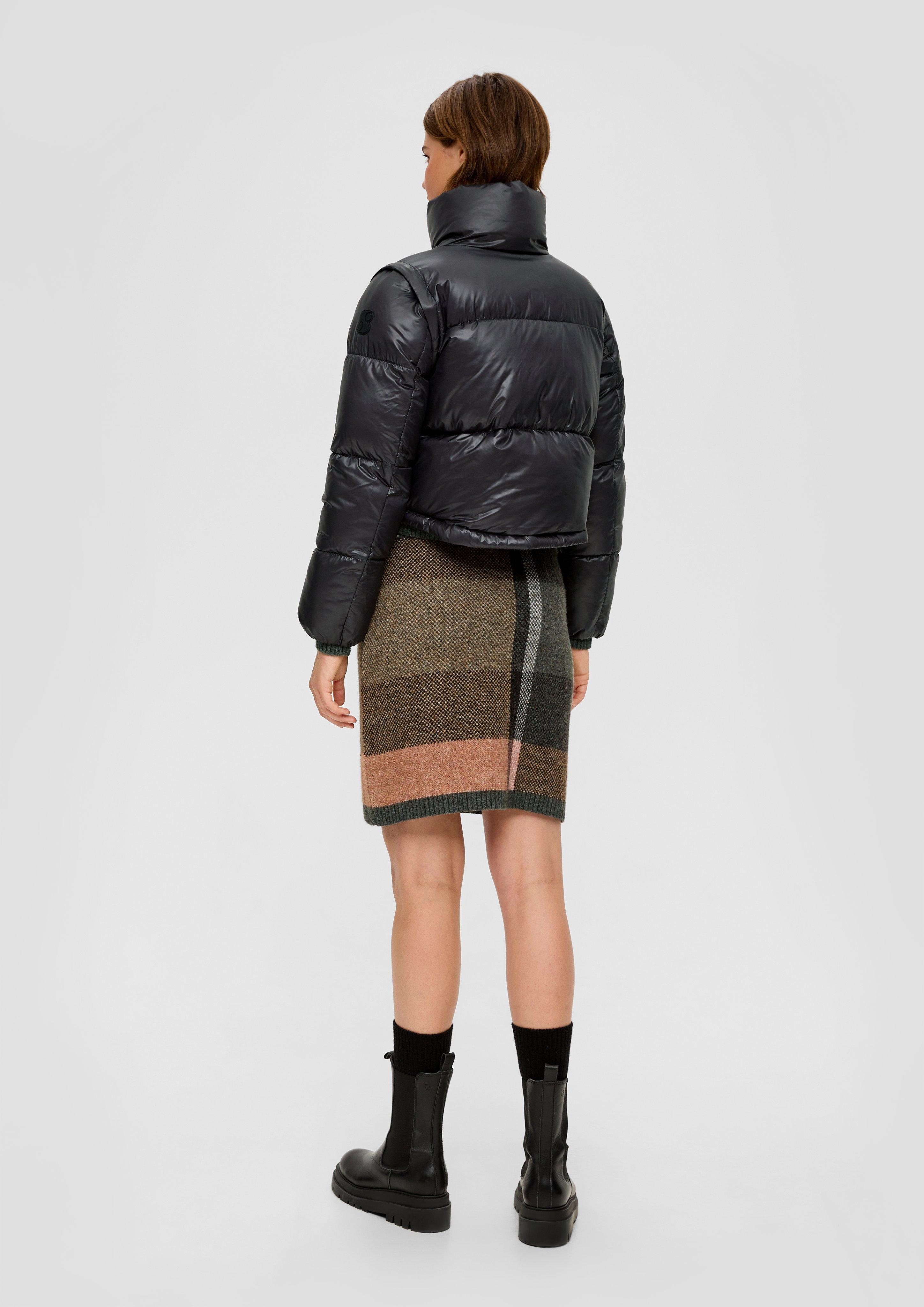 Kurze Pufferjacke mit abnehmbaren Ärmeln  2137330-9999