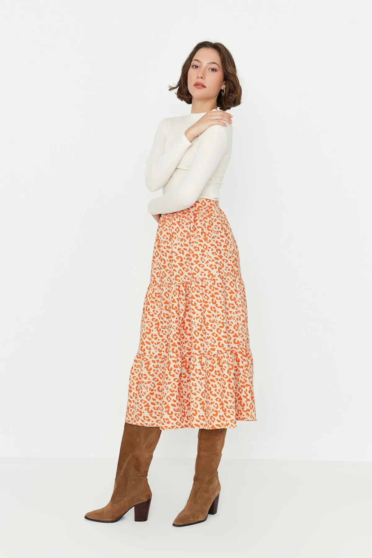 Trendyol Collection  Kamelfarbener, ausgestellter Midi-Webrock mit Blumenmuster und hoher Taille TWOSS21ET0041