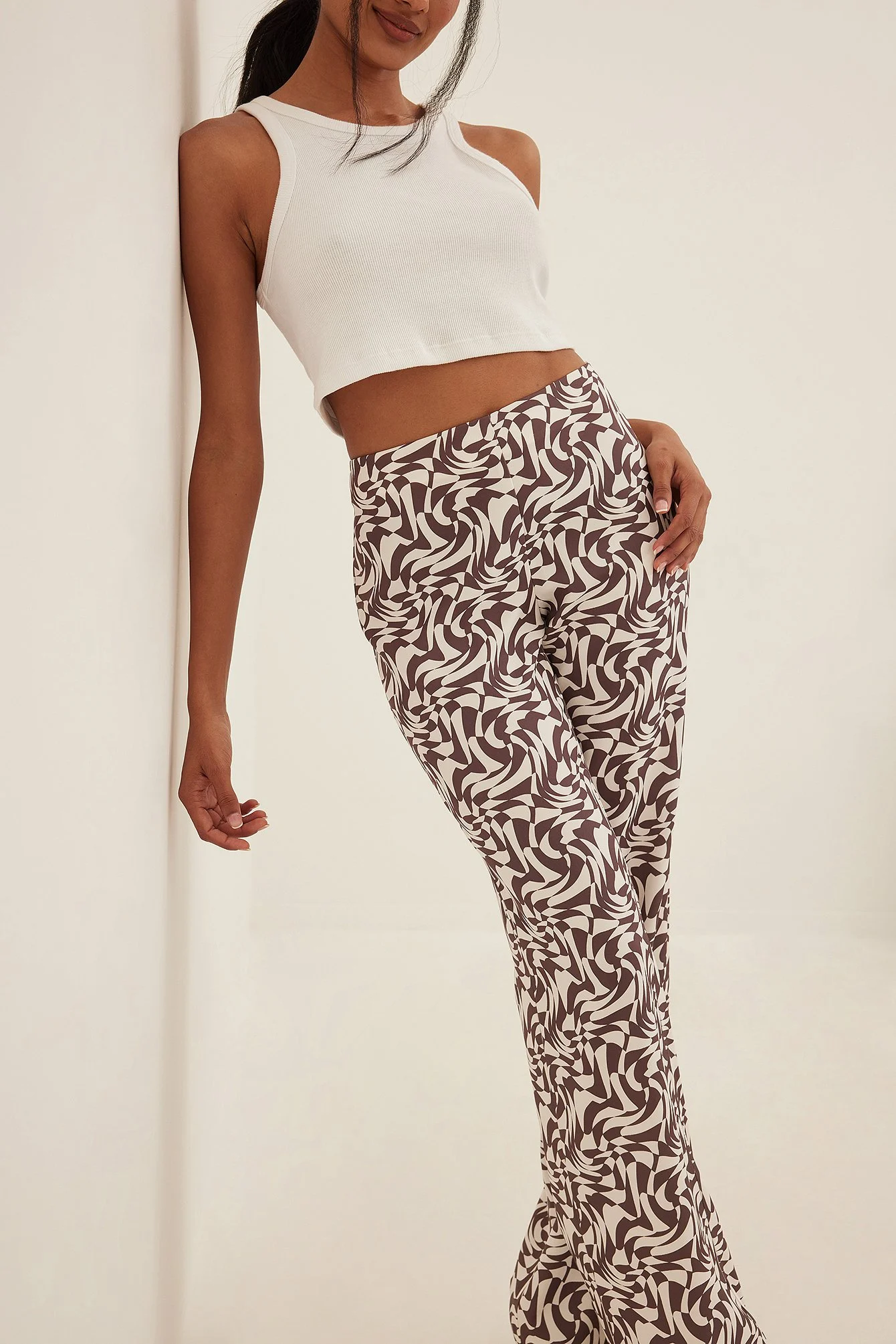 Hose mit tief geschnittener Taille