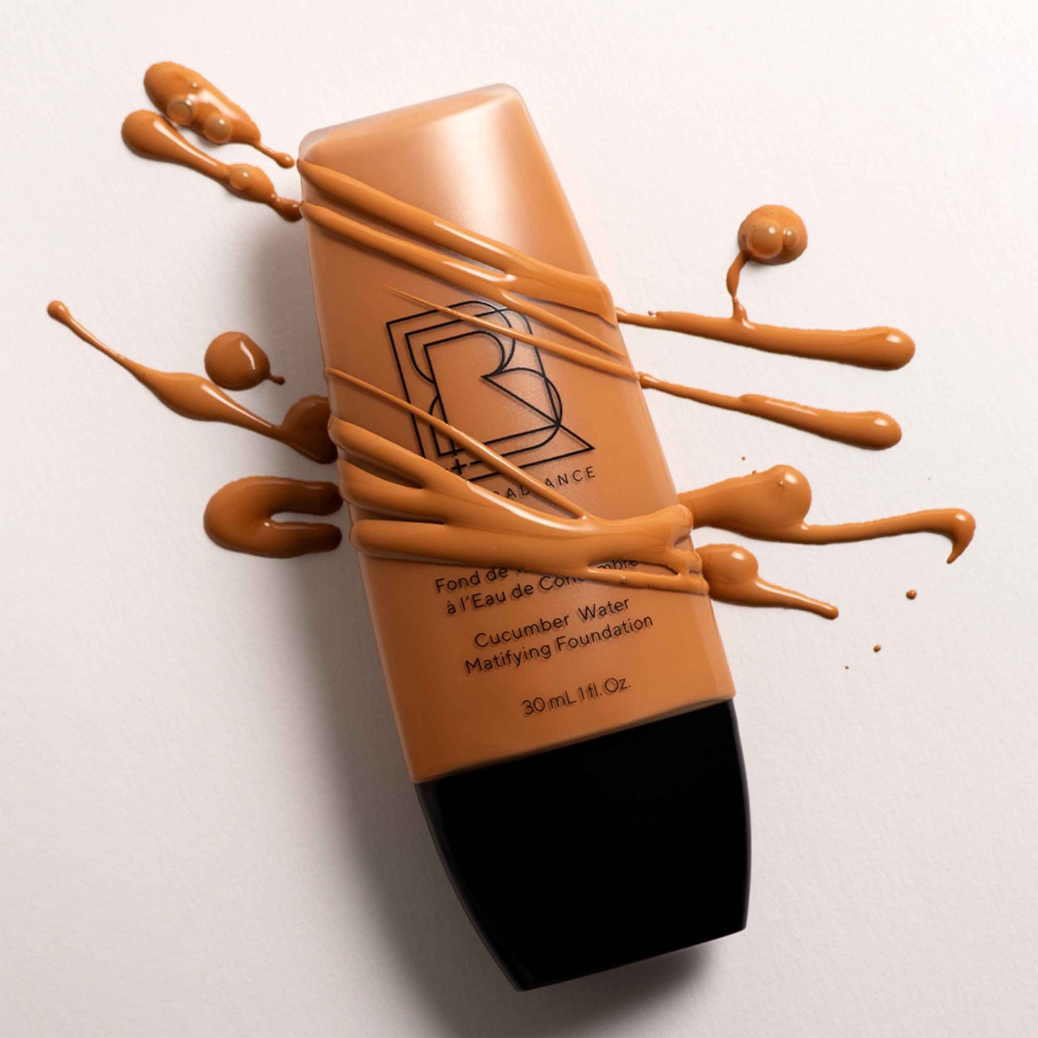 BE + Radiance matirajući puder s krastavčevom vodom br. 08