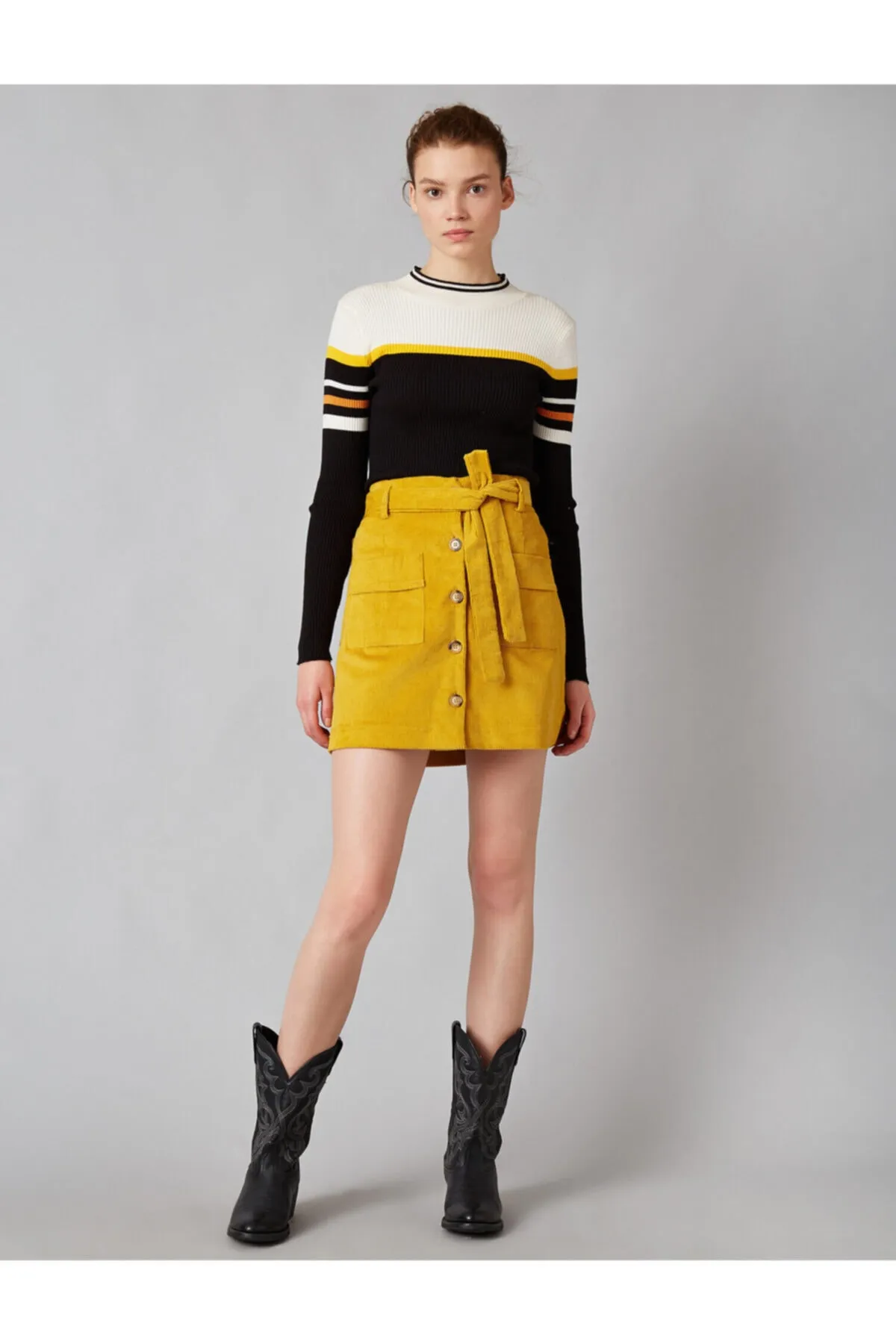 Koton  Cord-Minirock mit Gürtel und Taschendetail