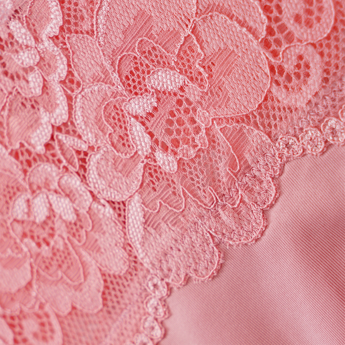 Damen String mit floraler Spitze
