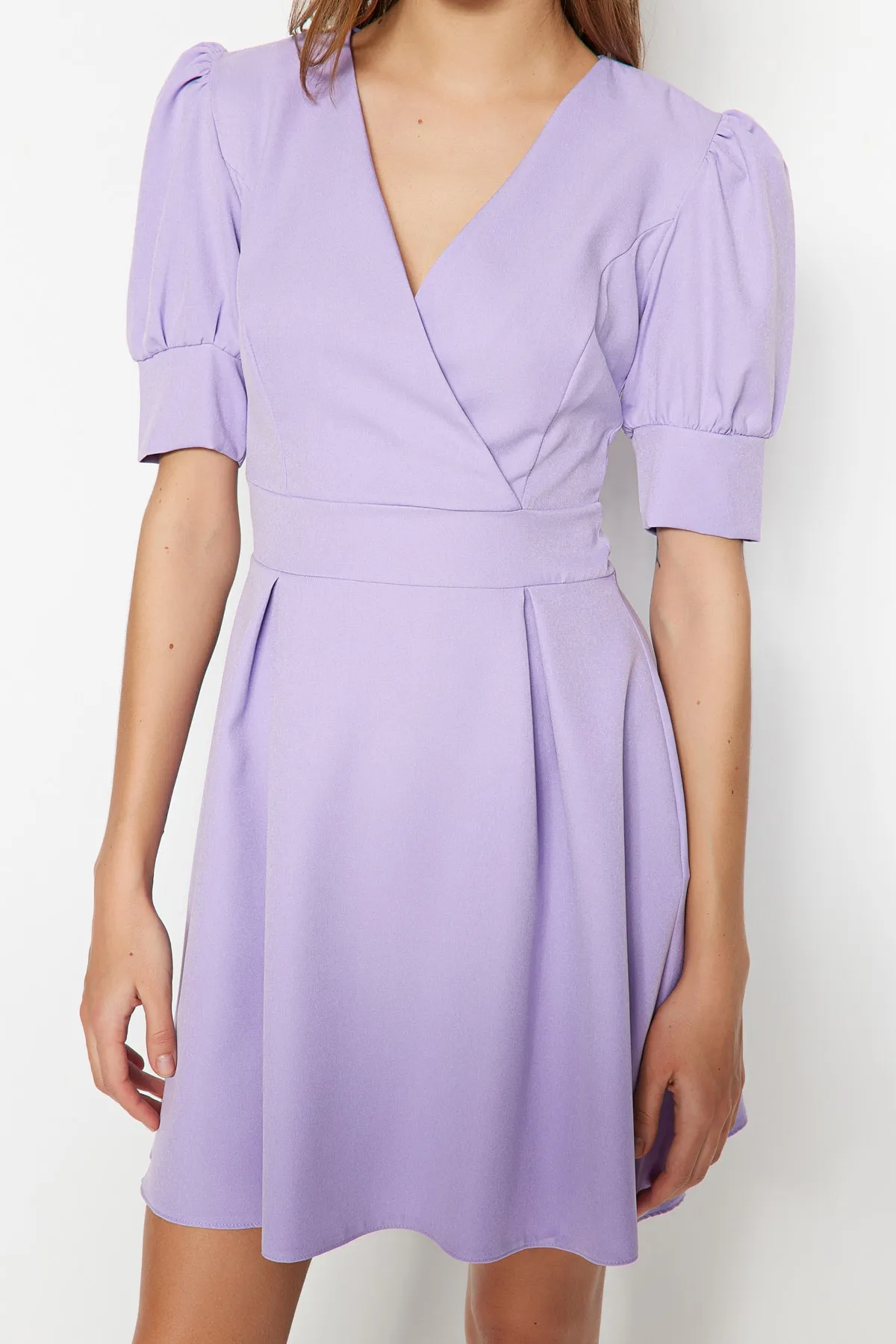 Trendyol Collection  Lilafarbenes A-Linien-Minikleid aus gewebtem Plisseegewebe TWOSS20EL1639