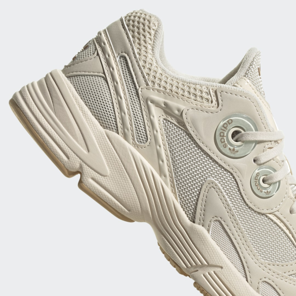 adidas Astir GV9200 / weiss