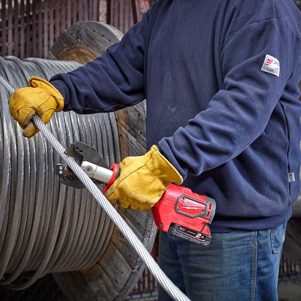 Cortador de cabos MILWAUKEE 18V 6T FORCE LOGIC com mandíbula e lâmina M18HCC-0C