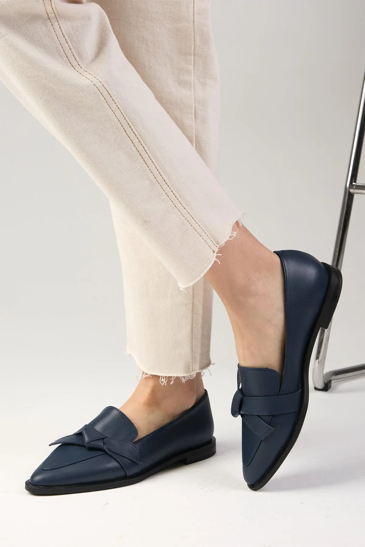 Mio Gusto  Ezra Damen-Loafer-Tagesschuhe aus echtem Leder in Marineblau