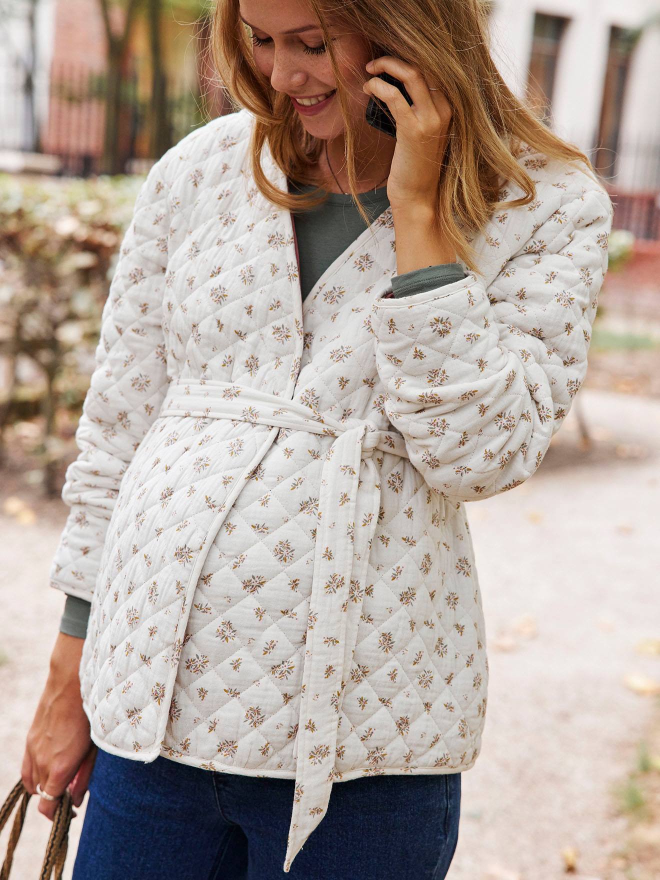 Veste matelassée gaze de coton grossesse et allaitement rose imprimé
