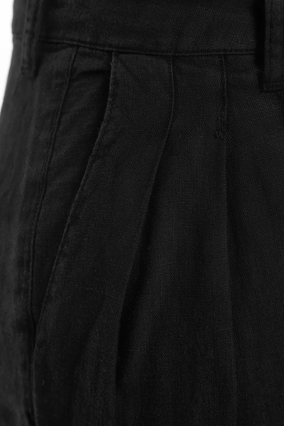 Trendyol Collection  Schwarze, plissierte Hose aus 100 % Leinen mit hoher Taille und weitem Bein
