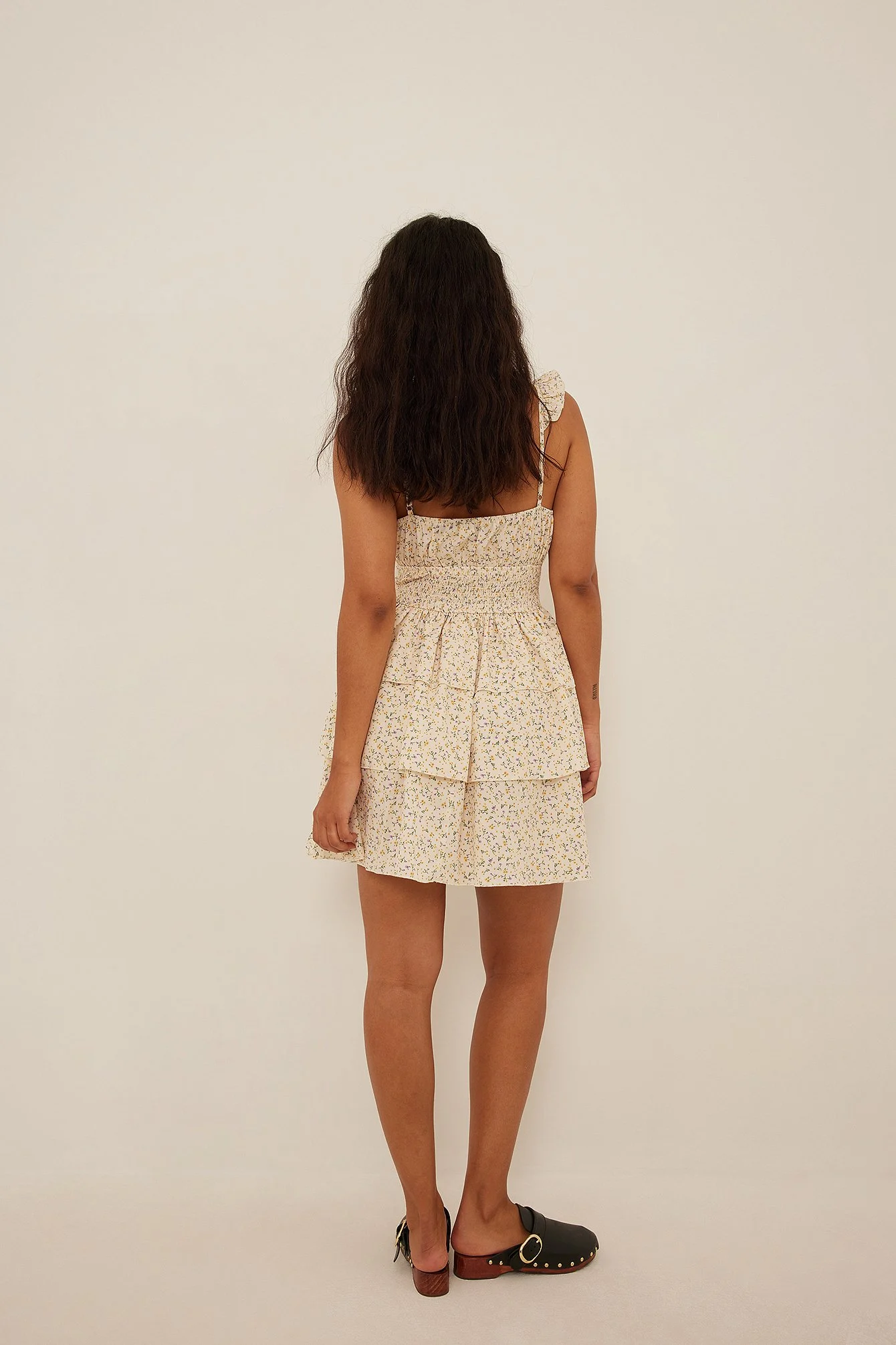 Minikleid mit Volantdetail